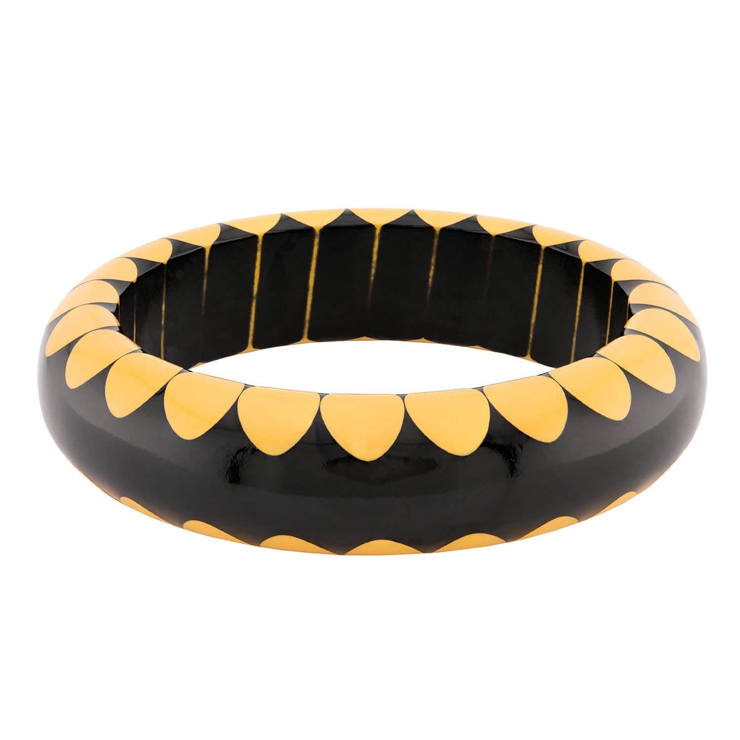 Retro Bakelite Cream Corn and Black Bangle