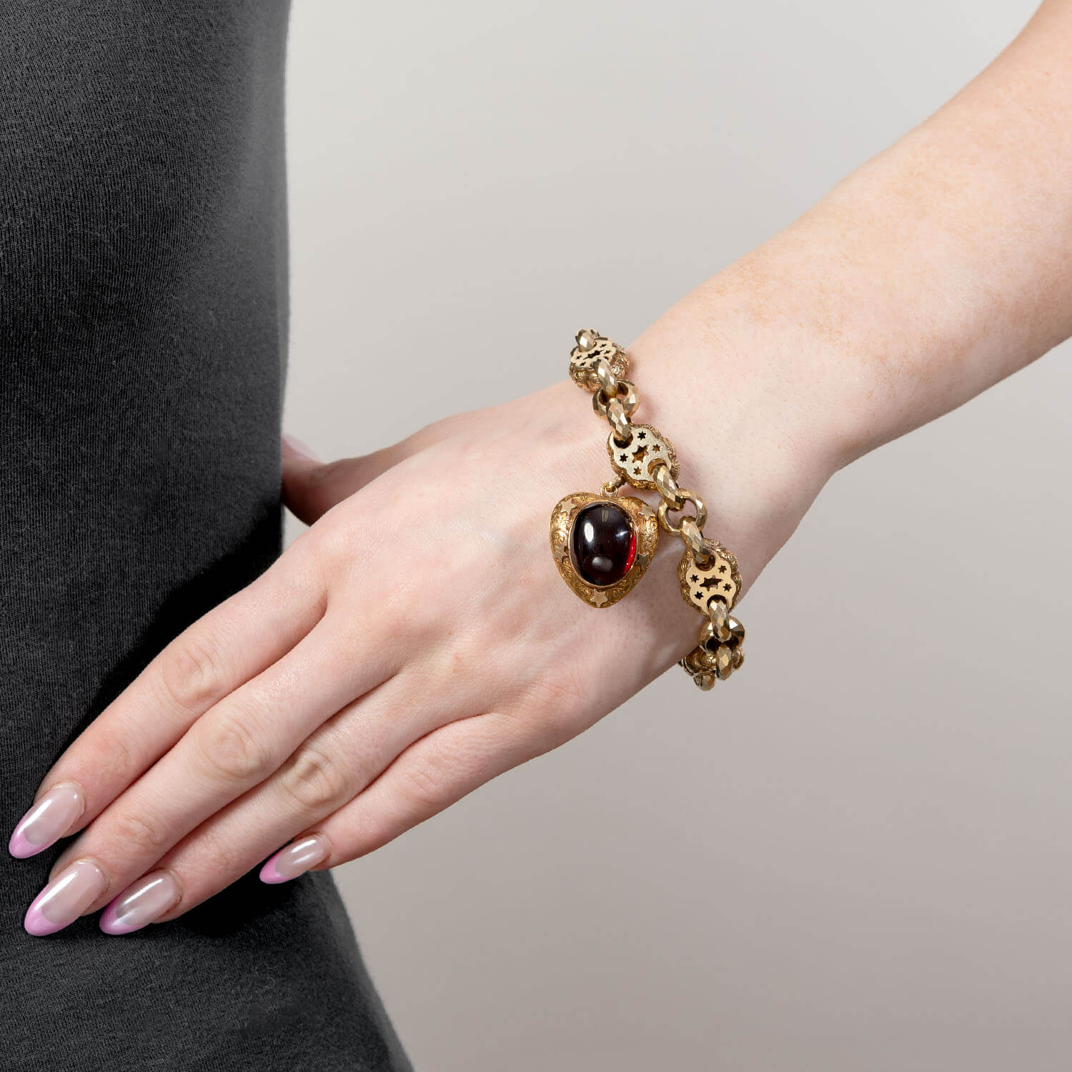 Georgian 15k Repoussé Garnet Heart-Motif Locket Bracelet