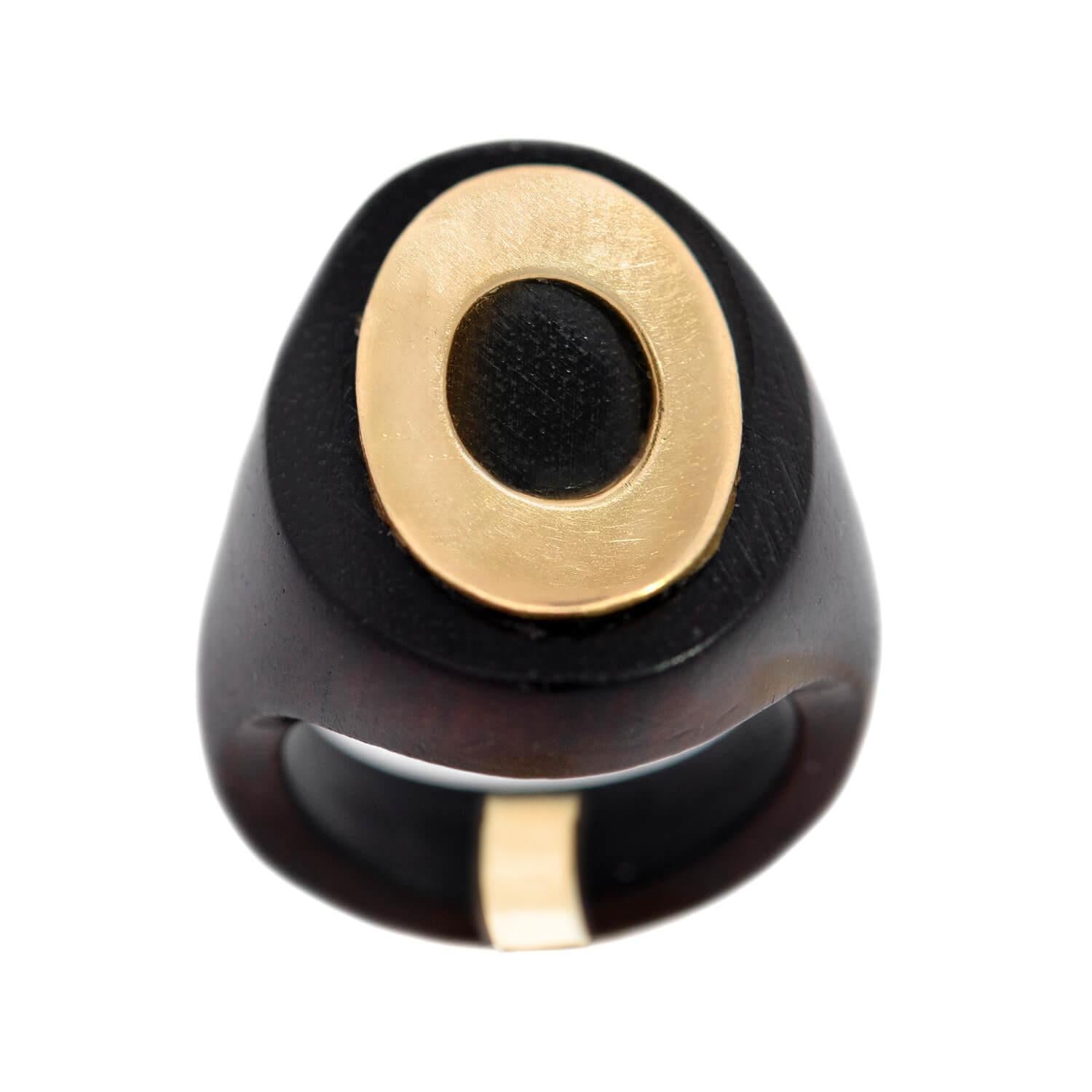 Van Cleef & Arples Vintage 18k Wood Signet Ring