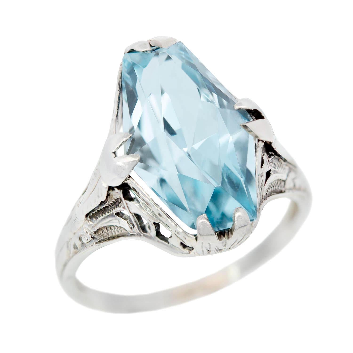 Art Deco 18k White Gold Aquamarine Filigree Ring