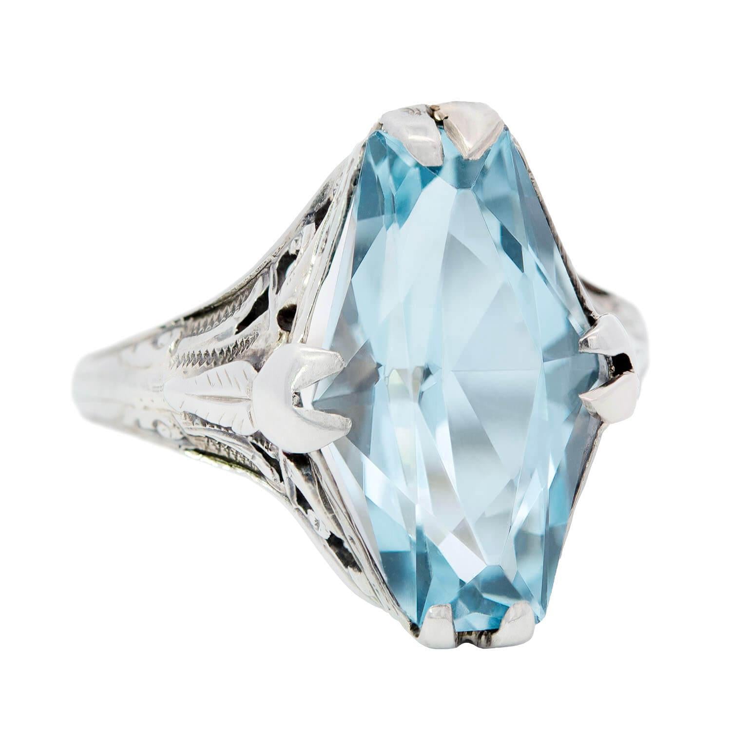 Art Deco 18k White Gold Aquamarine Filigree Ring