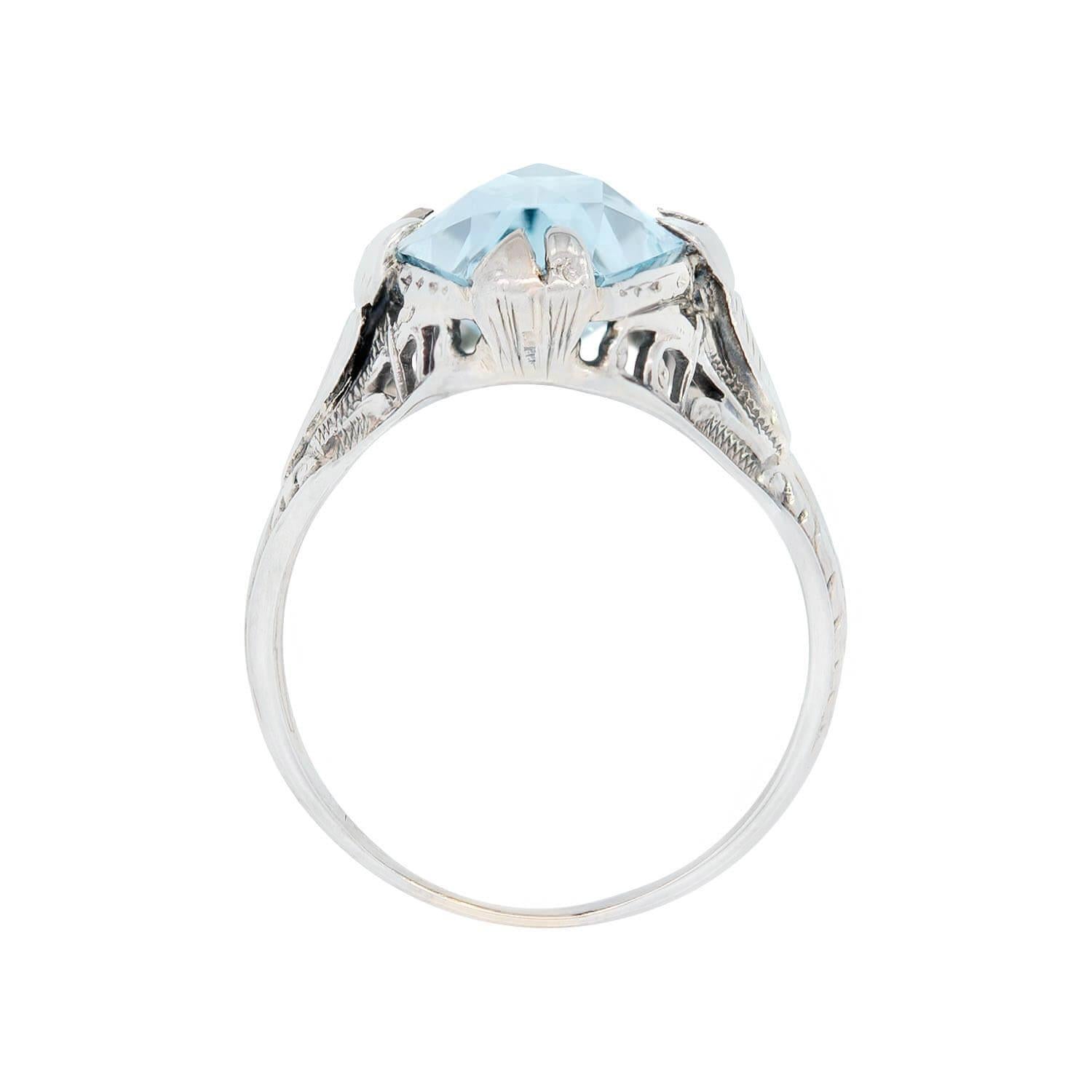 Art Deco 18k White Gold Aquamarine Filigree Ring