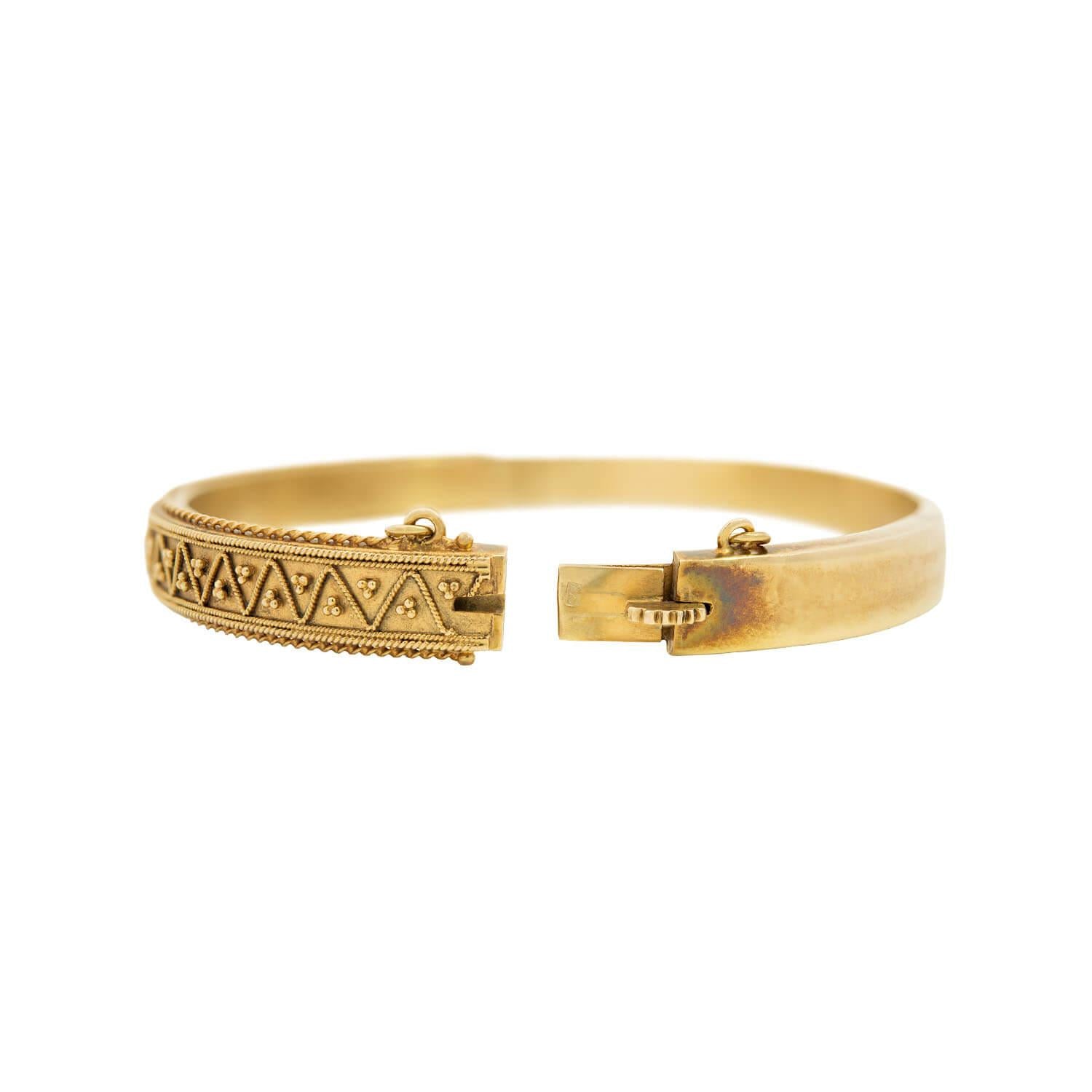 Victorian 15k Etruscan Hinged Bangle