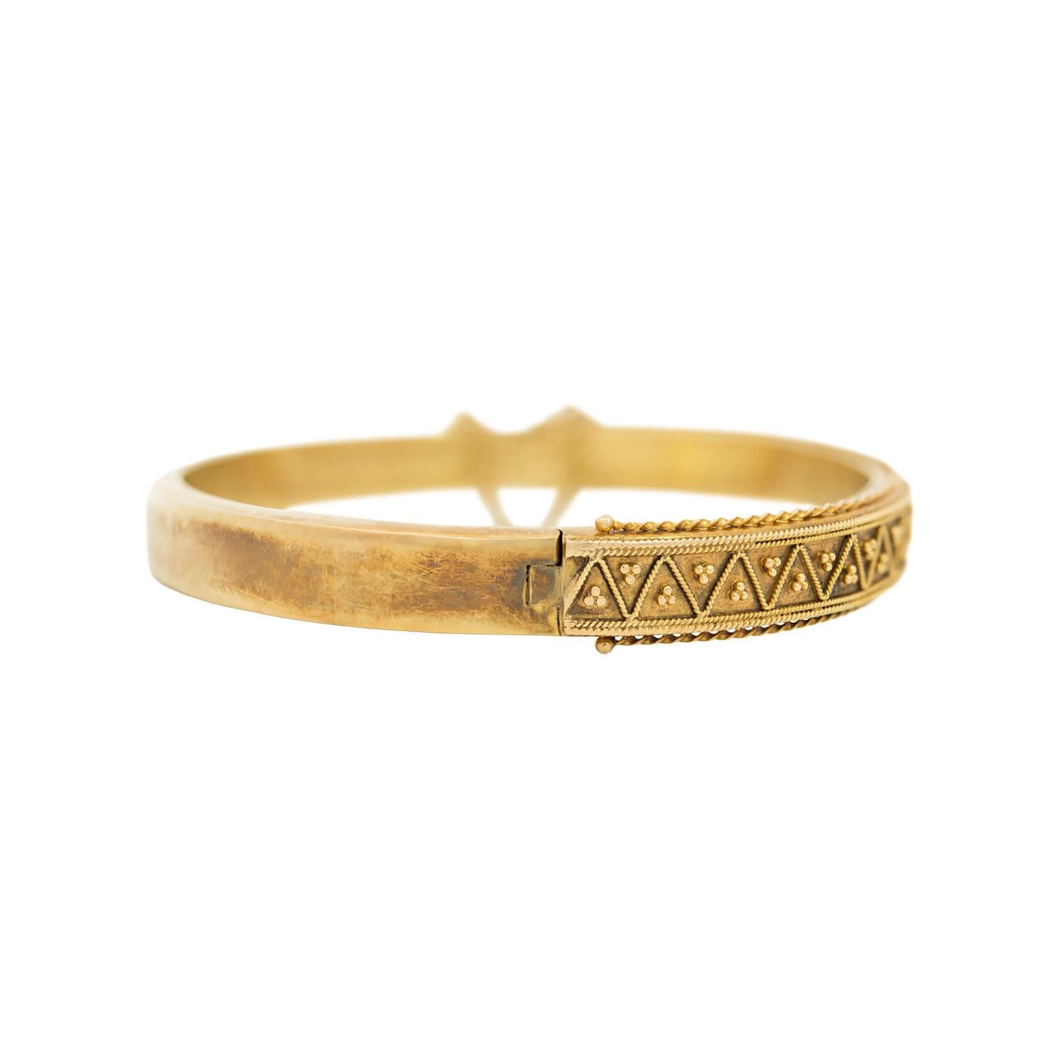 Victorian 15k Etruscan Hinged Bangle