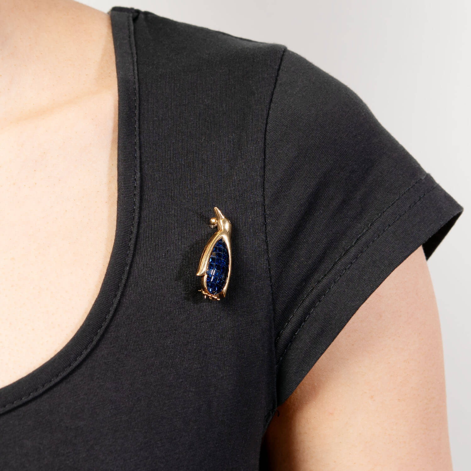 Vintage 18k Sapphire and Diamond Penguin Pin