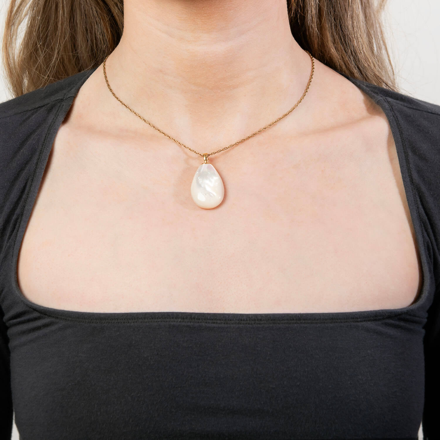 Estate 14k Mother of Pearl Pendant