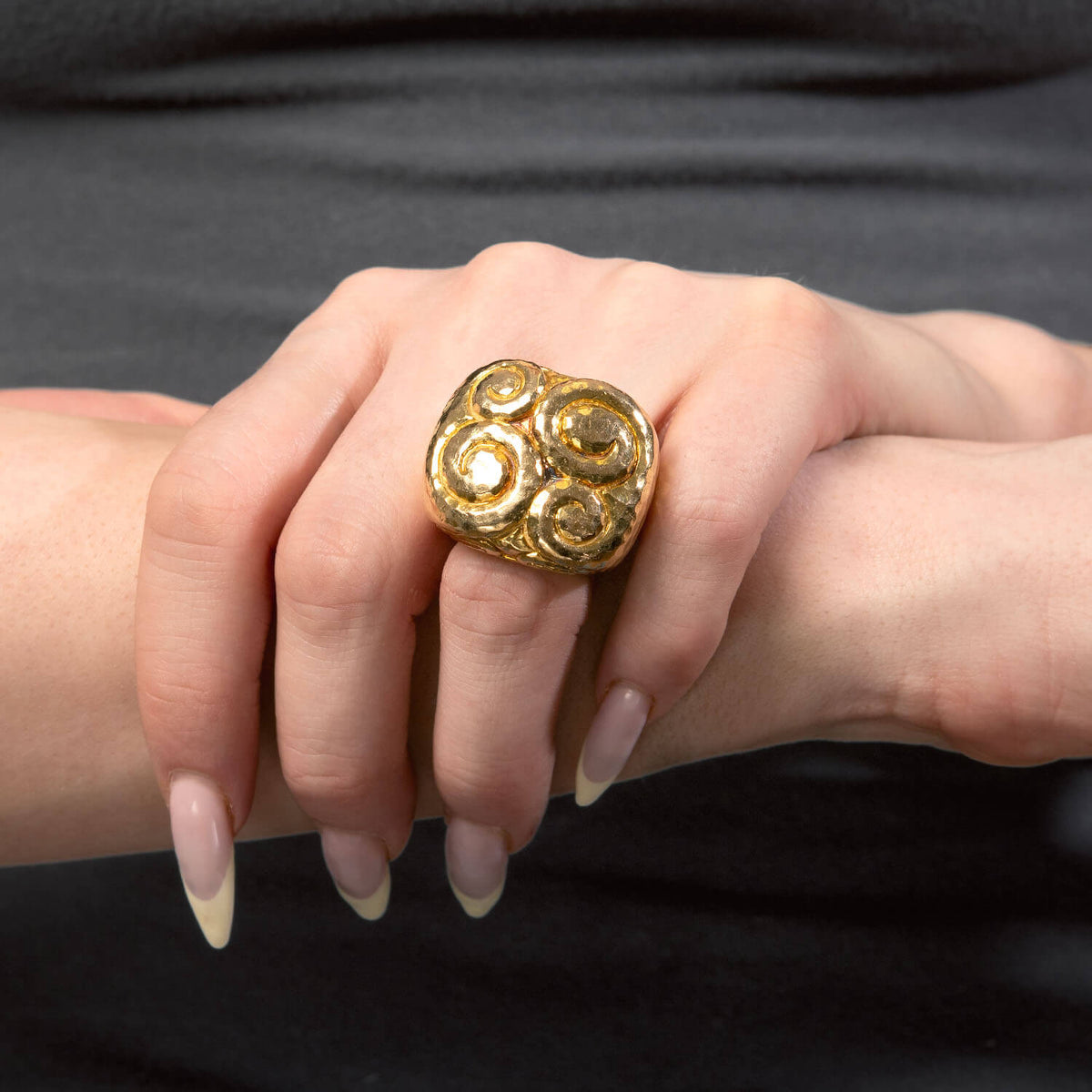 DAVID WEBB Estate 18k Hammered Gold Swirl Ring