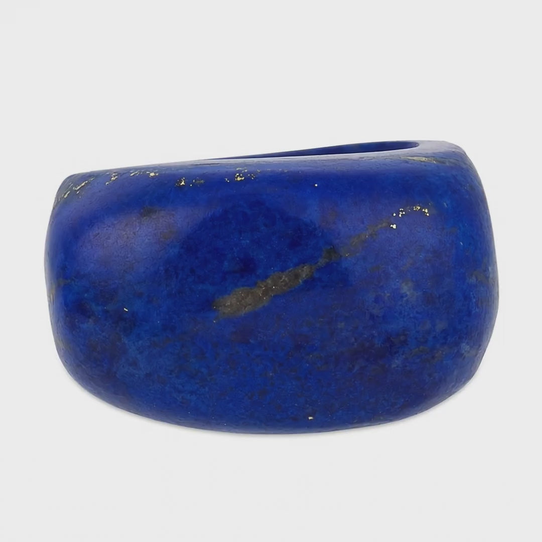 Load video: Art Deco 18k Lapis Ring