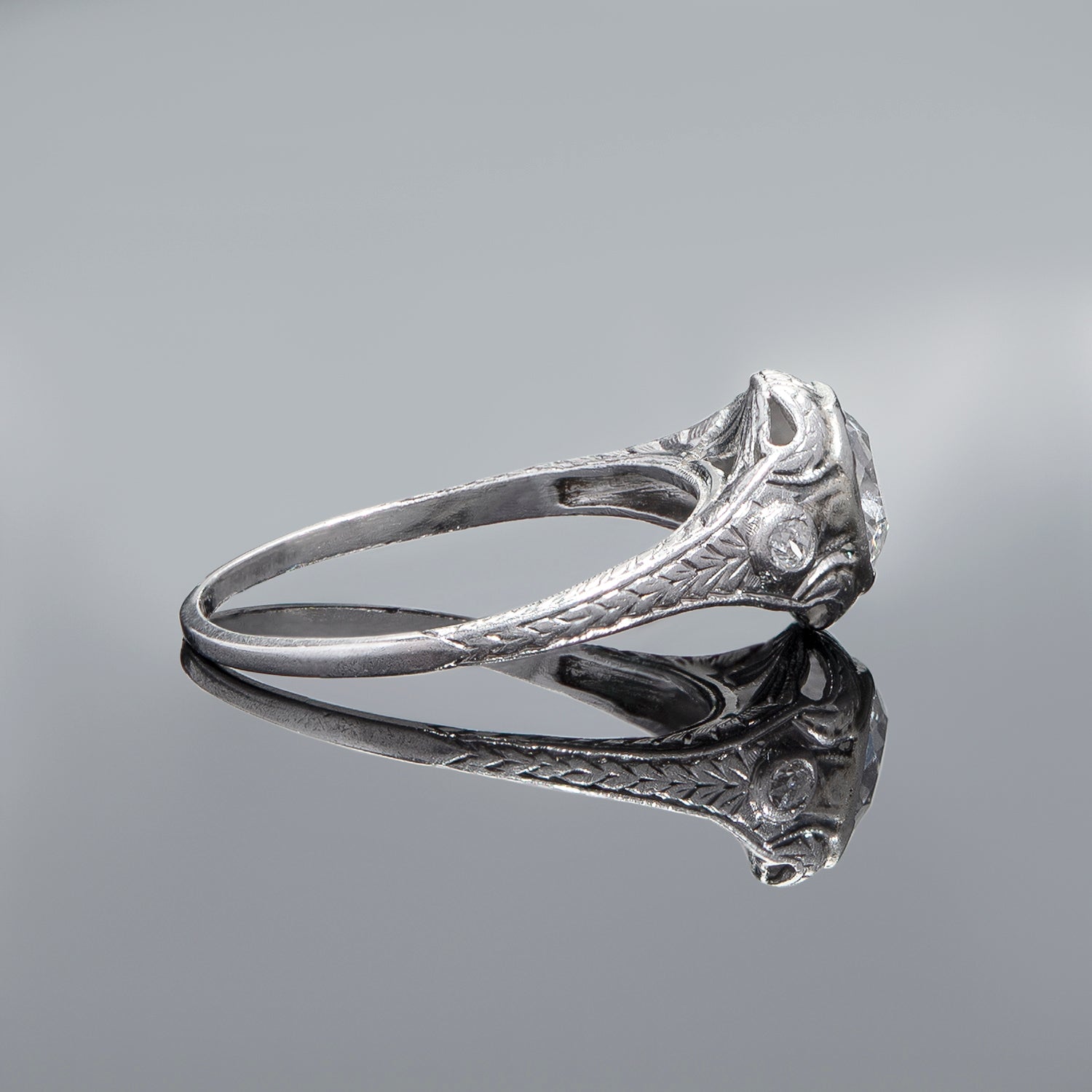 Art Deco Platinum & Diamond Engagement Ring 1.02ct